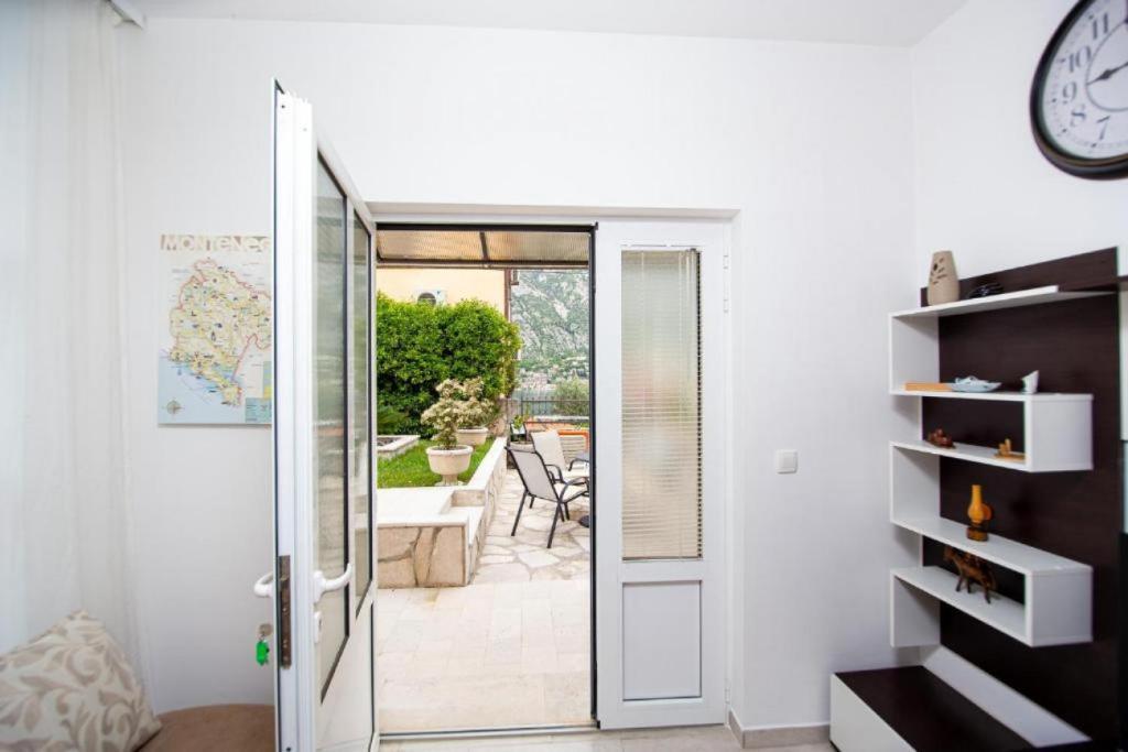 Доброта: Apartment with Shared Pool in Prčanj Montenegro