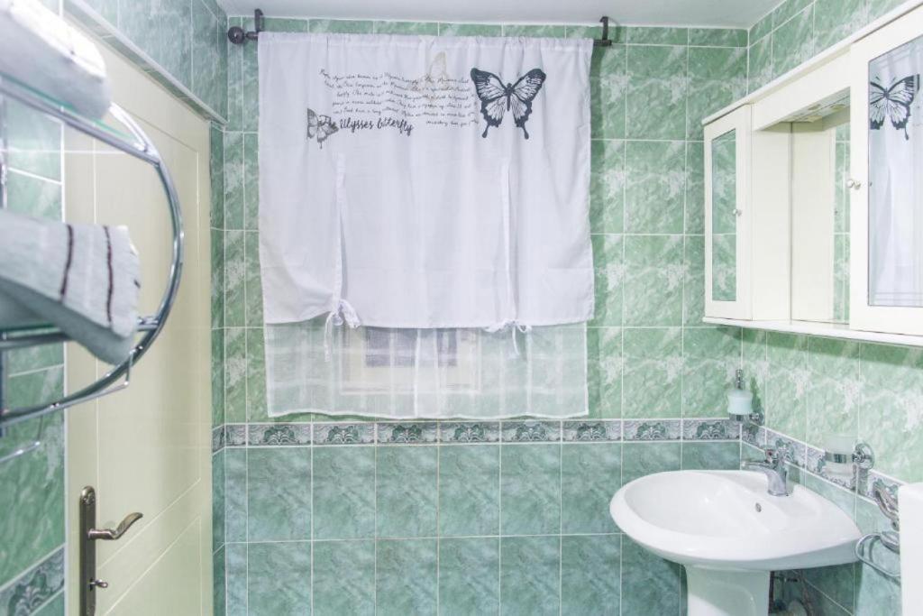 Доброта: Apartment with Shared Pool in Prčanj Montenegro