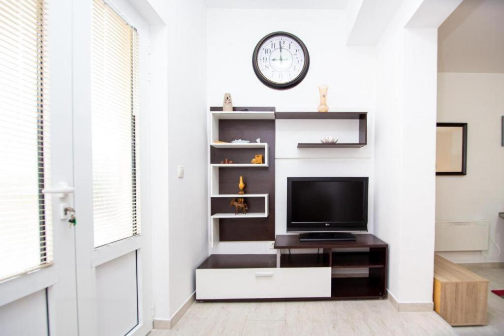 Доброта: Apartment with Shared Pool in Prčanj Montenegro