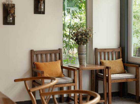 Баошань: Tengchong Nansu · Timeli Lakeside Yard
