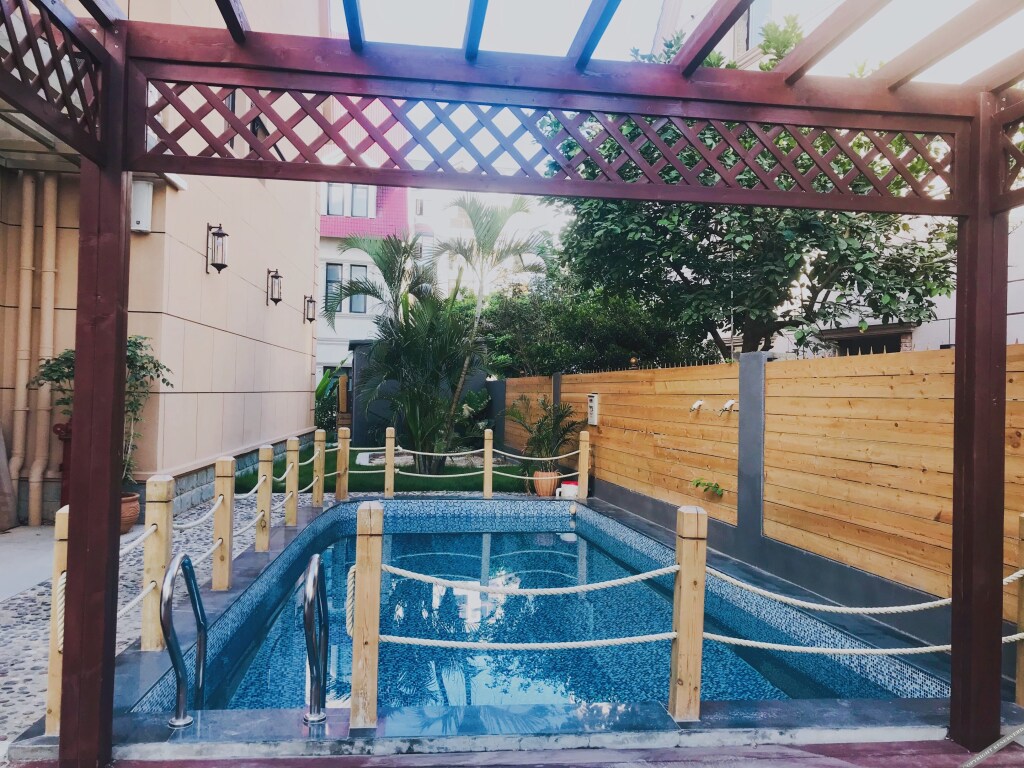 Бэйхай: Yintan Zeyinju Hotel