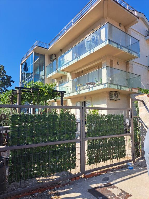 Доброта: Apartments with sea view in Prcanj