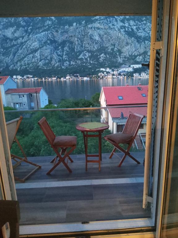 Доброта: Apartments with sea view in Prcanj