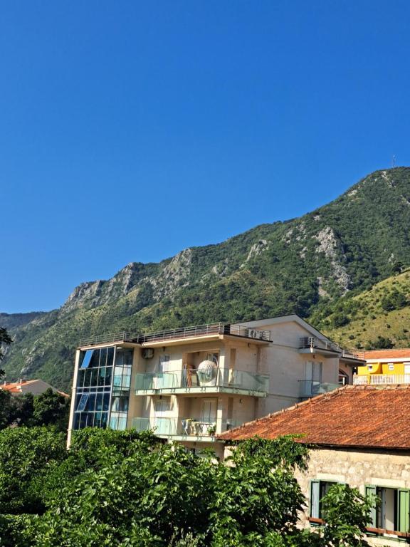 Доброта: Apartments with sea view in Prcanj