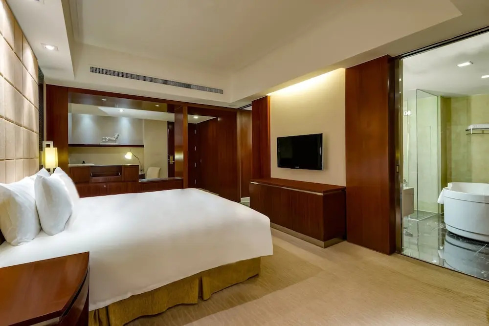 Яньтай: Crowne Plaza Yantai Sea View Yantai