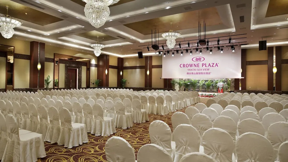 Яньтай: Crowne Plaza Yantai Sea View Yantai
