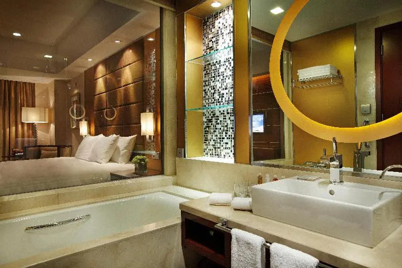 Яньтай: Crowne Plaza Yantai Sea View Yantai