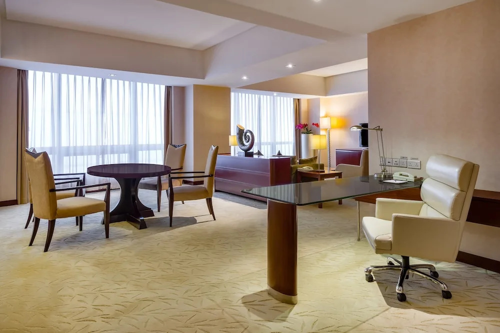 Яньтай: Crowne Plaza Yantai Sea View Yantai