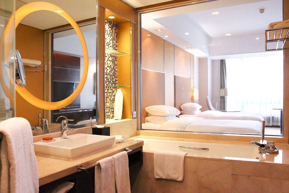 Яньтай: Crowne Plaza Yantai Sea View Yantai