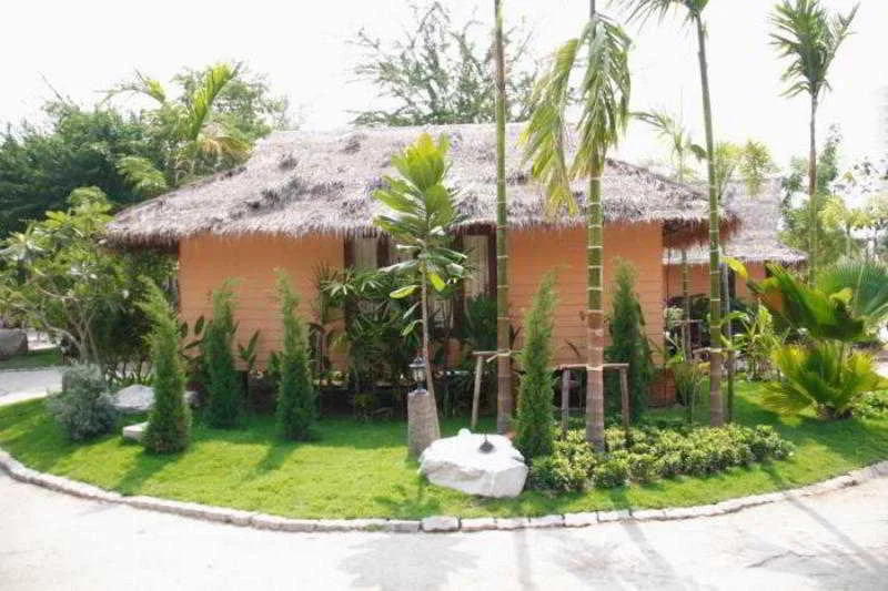 Паттайя: Inrawadee Resort