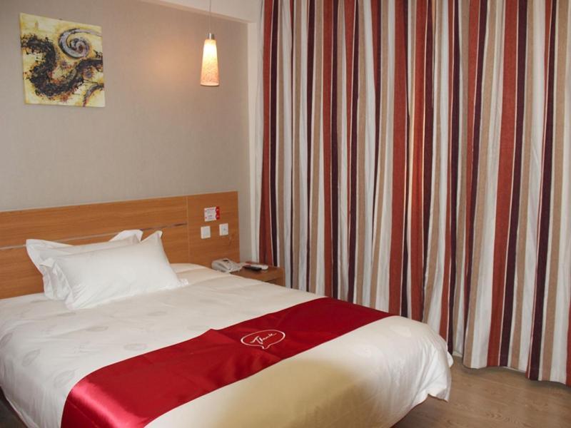 Ханчжоу: Thank Inn Chain Hotel Zhejiang Hangzhou Xiaoshan International Airport,