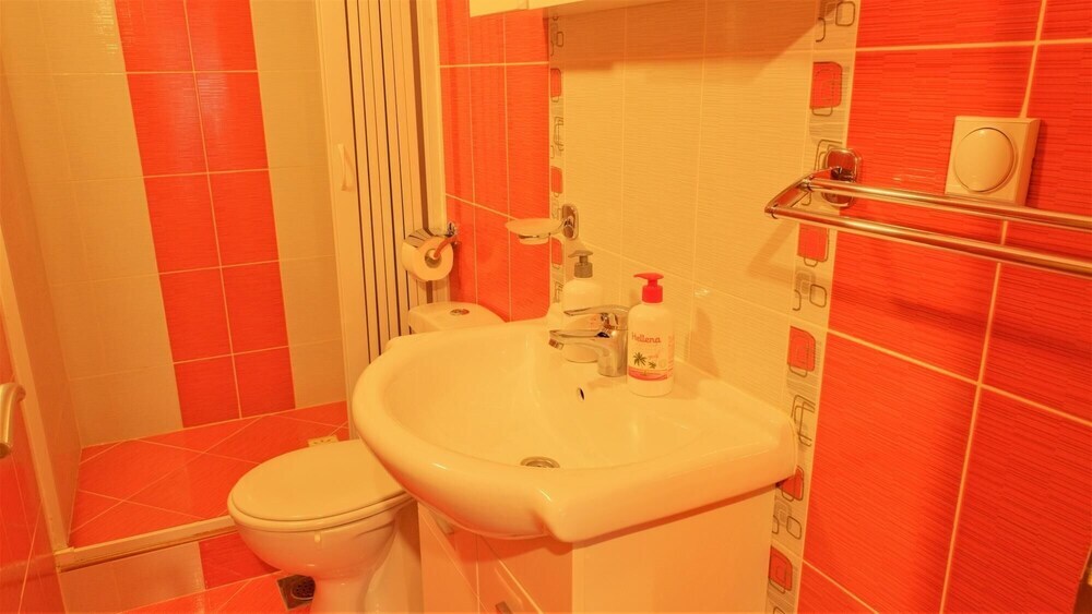 Sea View Cozy Flat 1 Min to Beach in Montenegro — фото 4