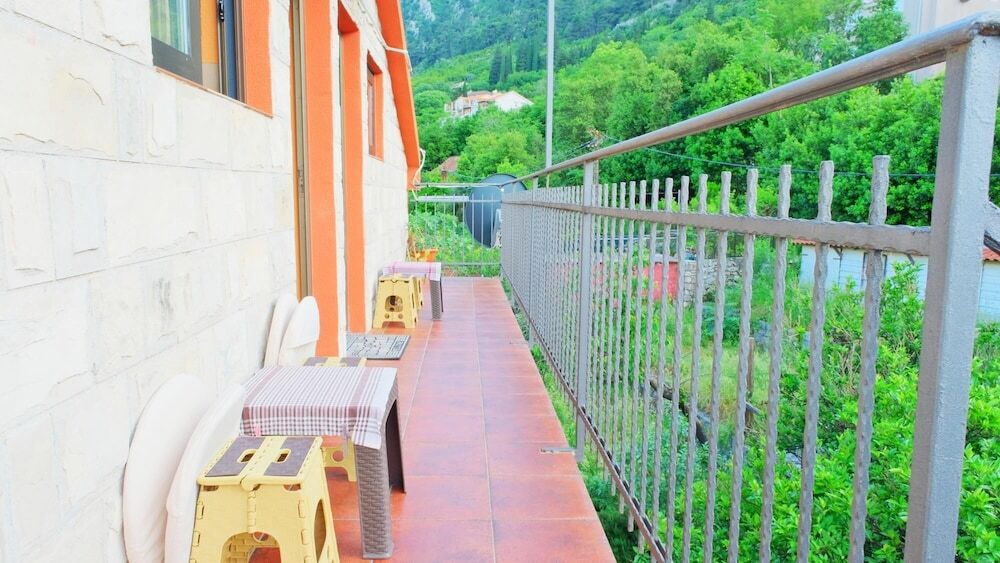 Sea View Cozy Flat 1 Min to Beach in Montenegro — фото 3