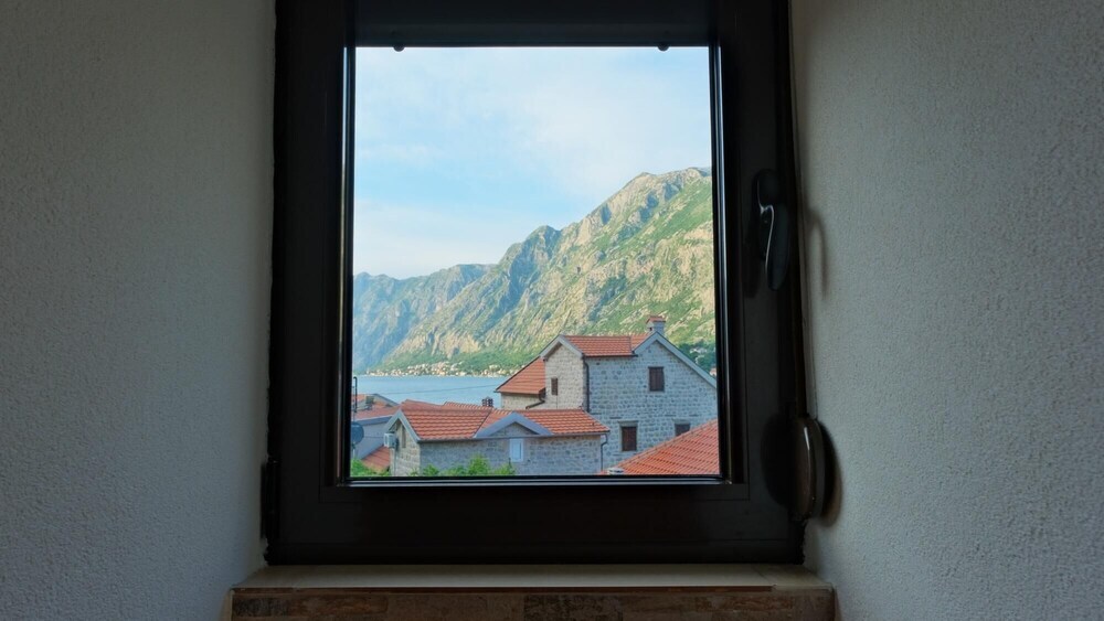 Sea View Cozy Flat 1 Min to Beach in Montenegro — фото 2