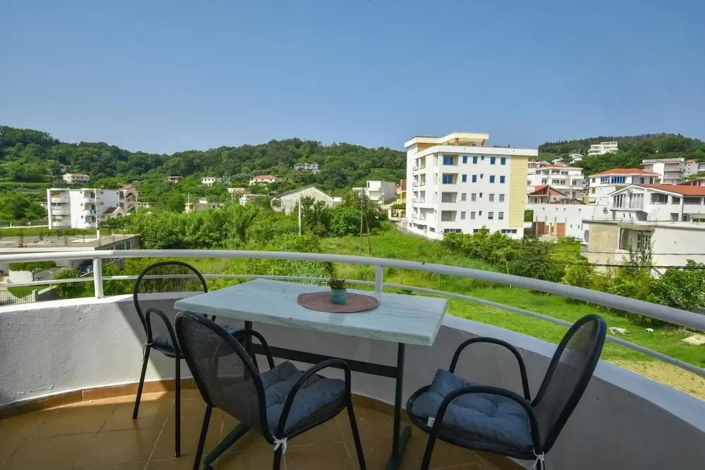 Ульцинь: Flat w Garden Balcony 5 min to Beaches in Uljinc