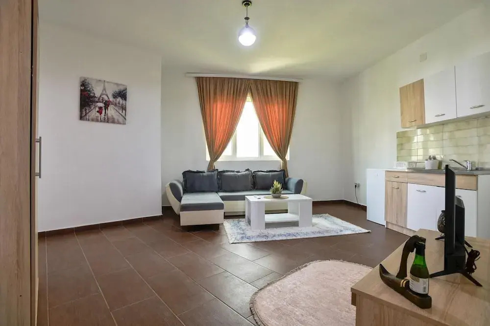 Ульцинь: Flat w Garden Balcony 5 min to Beaches in Uljinc