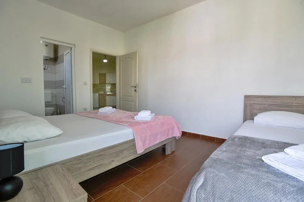 Ульцинь: Flat w Garden Balcony 5 min to Beaches in Uljinc