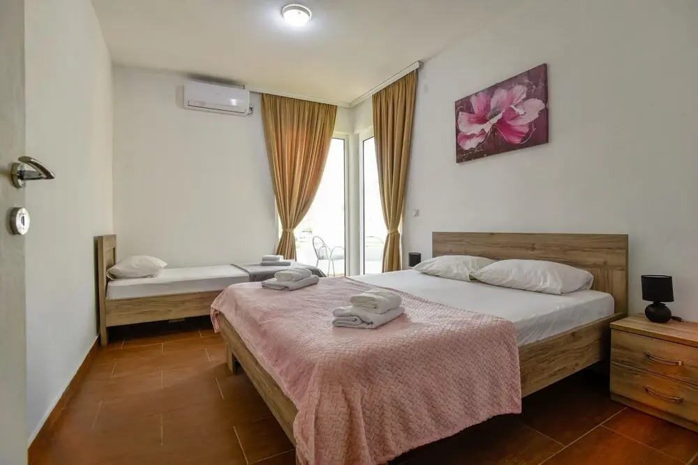 Ульцинь: Flat w Garden Balcony 5 min to Beaches in Uljinc