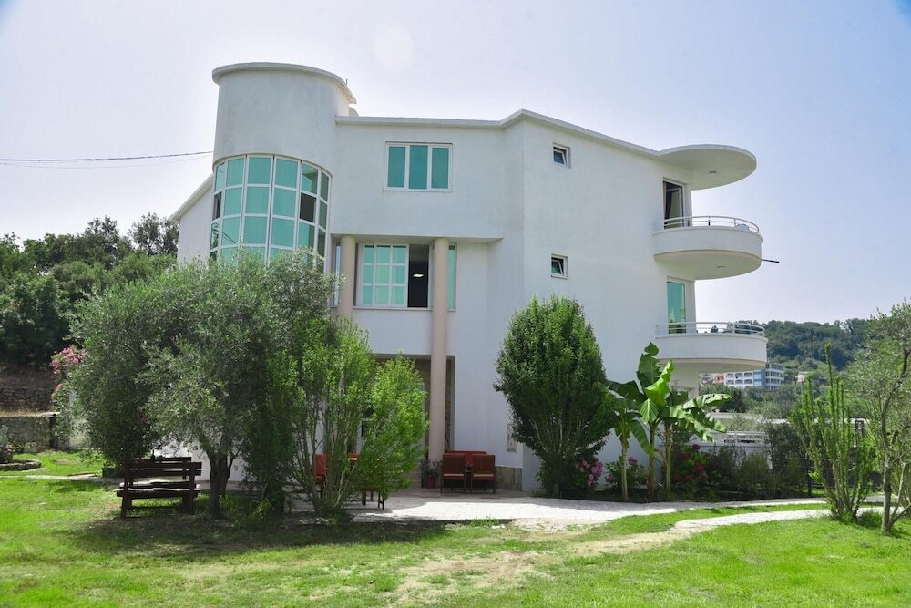 Ульцинь: Flat w Garden Balcony 5 min to Beaches in Uljinc