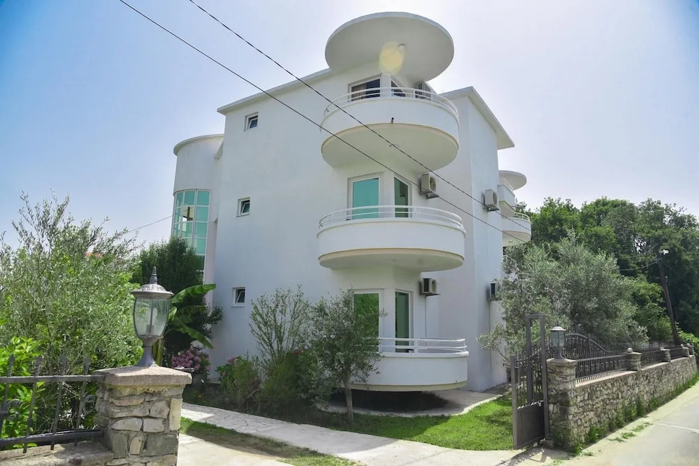Ульцинь: Flat w Balcony Garden 5 min to Ulcinj Long Beach