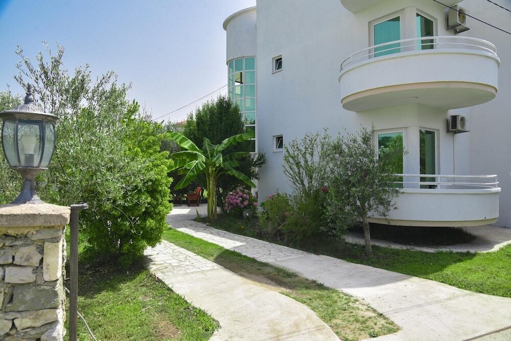 Ульцинь: Flat w Balcony Garden 5 min to Ulcinj Long Beach