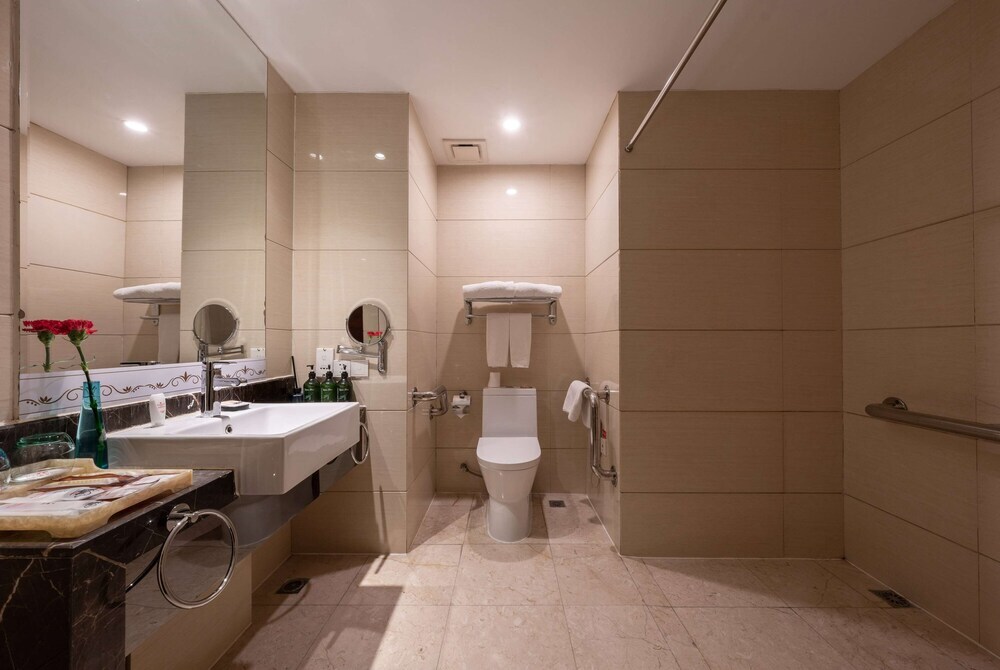 Цзыбо: Ramada Zibo