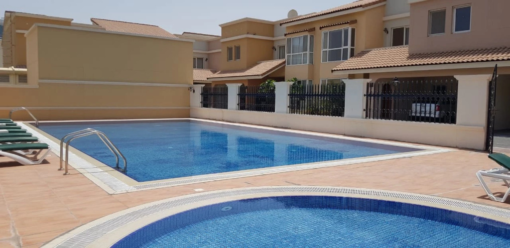 Дубай: Barsha Gardens By J5 Holiday Homes