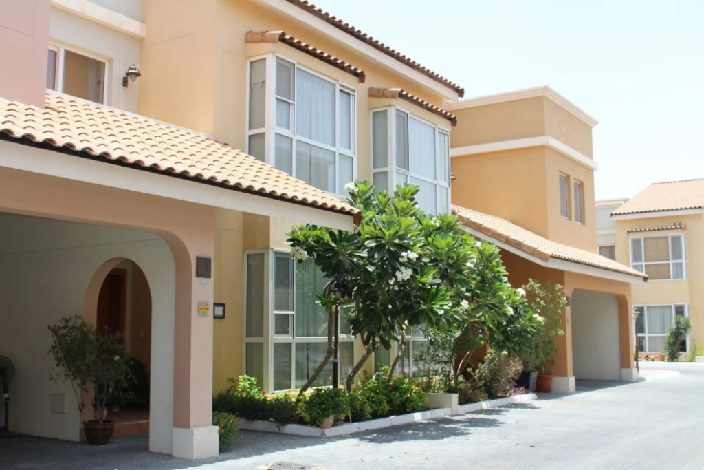 Дубай: Barsha Gardens By J5 Holiday Homes