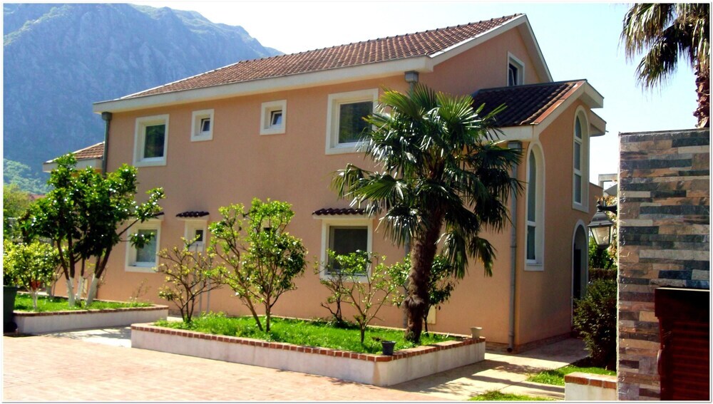 Apartment With 2 Bedrooms in Risan, With Wonderful Mountain View, Enclosed Garden and Wifi - 100 m From the Beach — фото 1