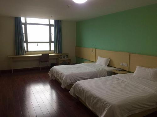Янгиианг: 7 Days Inn Yangjiang Yangdong Time Square Shopping Mall Branch