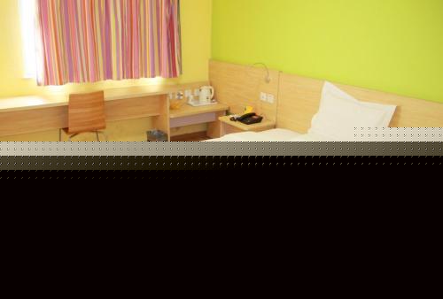 Янгиианг: 7 Days Inn Yangjiang Yangdong Time Square Shopping Mall Branch