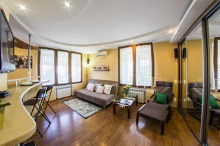 Омск: RENT-servis Apartamenty v istoricheskom tsentre Omska na Lermontova