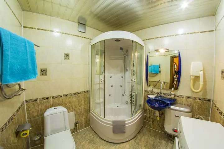 Омск: RENT-servis Apartamenty v istoricheskom tsentre Omska na Lermontova