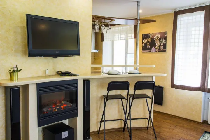 Омск: RENT-servis Apartamenty v istoricheskom tsentre Omska na Lermontova