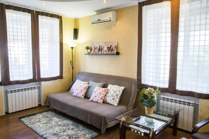 Омск: RENT-servis Apartamenty v istoricheskom tsentre Omska na Lermontova