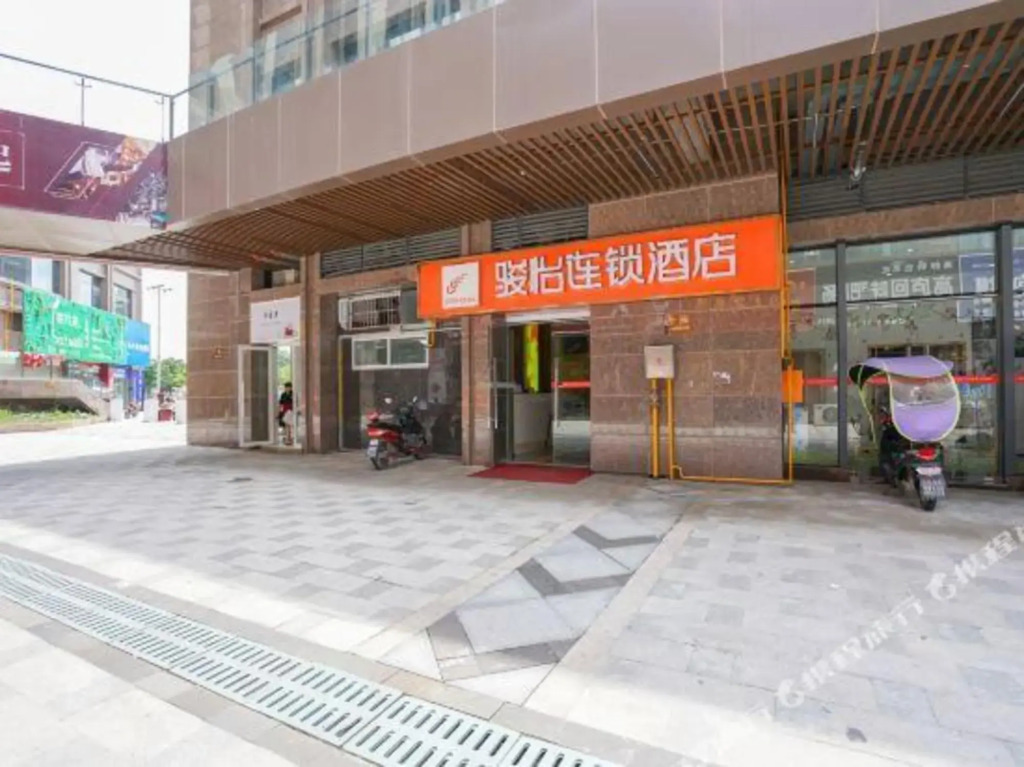 Наньчун: JUN hotels (Yilong Gaolu)