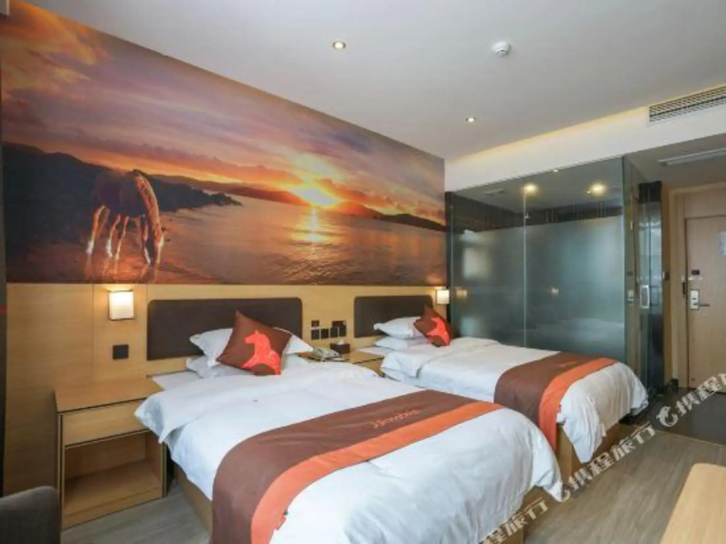 Наньчун: JUN hotels (Yilong Gaolu)