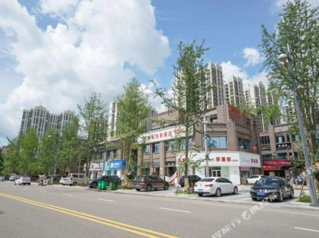 Наньчун: JUN hotels (Yilong Gaolu)