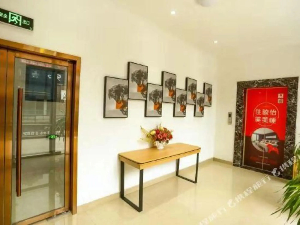 Наньчун: JUN hotels (Yilong Gaolu)