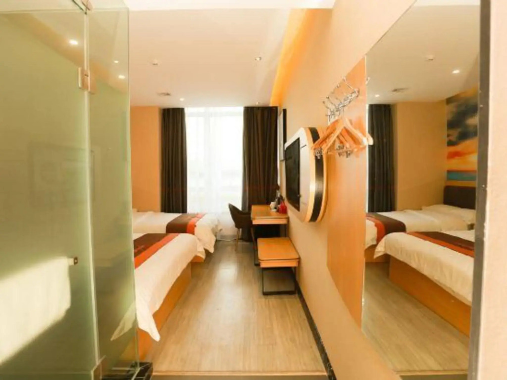 Наньчун: JUN hotels (Yilong Gaolu)