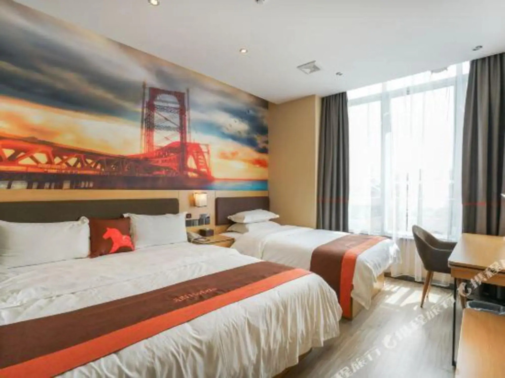 Наньчун: JUN hotels (Yilong Gaolu)