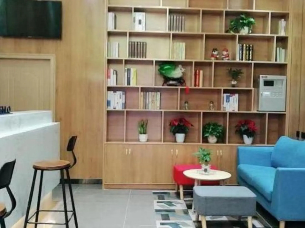 Наньчун: JUN hotels (Yilong Gaolu)