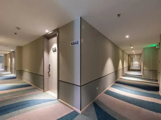 Шэньян: Home Inn Selected (Shenyang Zhongjie Henglong Plaza)