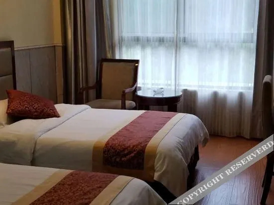Аньцин: Yuexi Fengrun Business Hotel