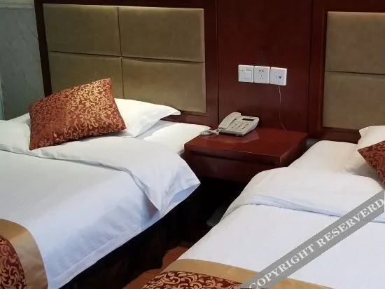 Аньцин: Yuexi Fengrun Business Hotel