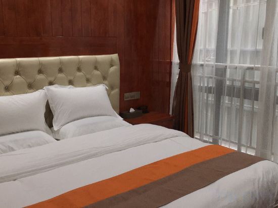 Аньцин: Yuexi Triumph Hotel