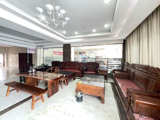 Аньцин: Yuexi Triumph Hotel