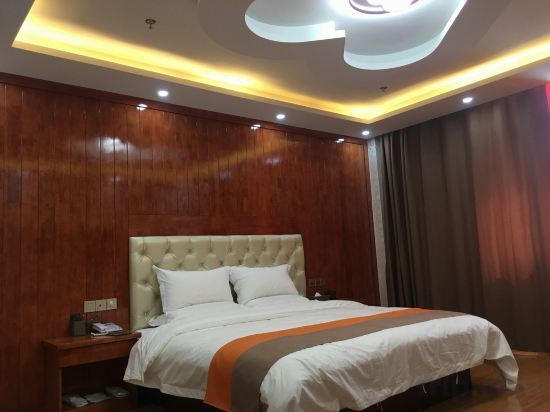 Аньцин: Yuexi Triumph Hotel