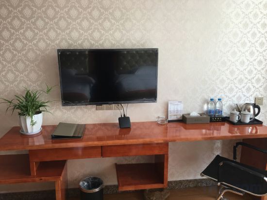 Аньцин: Yuexi Triumph Hotel