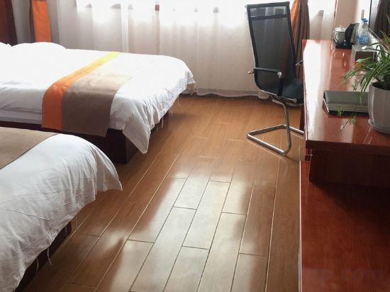 Аньцин: Yuexi Triumph Hotel